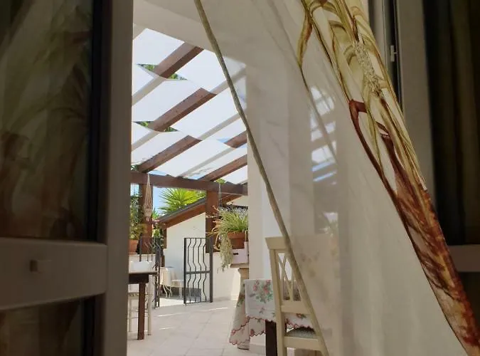 Teodora House לינה וארוחת בוקר 3*