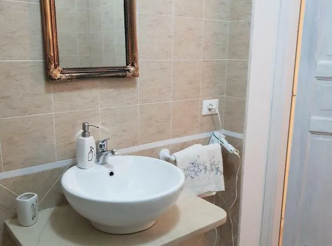 לינה וארוחת בוקר Teodora House 3*
