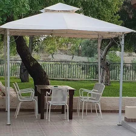לינה וארוחת בוקר Teodora House *